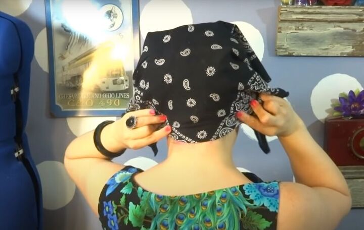 how to tie a vintage hair scarf in 7 different ways, Placing the edge of the bandana at the nape of the neck