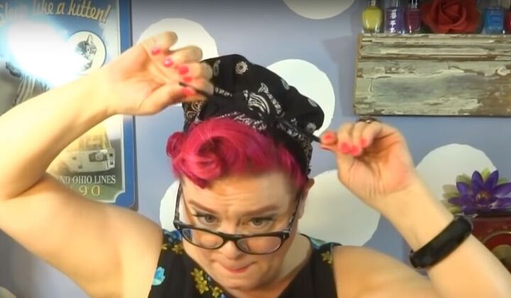 how to tie a vintage hair scarf in 7 different ways, 1940s hairstyle with a scarf