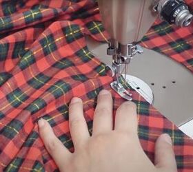 how to sew a puff sleeve top step by step using a free pattern, Attaching the bias tape to the neckline