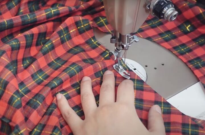 how to sew a puff sleeve top step by step using a free pattern, Attaching the bias tape to the neckline