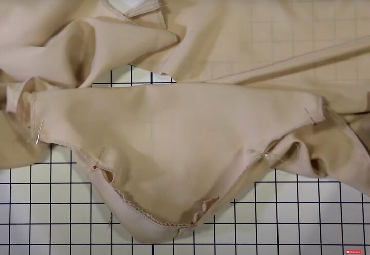 how to make your own jumpsuit from scratch pattern sewing tutorial, Easing the sleeve into the amrhole