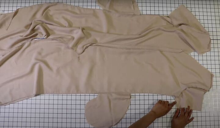 how to make your own jumpsuit from scratch pattern sewing tutorial, Sewing the sides of the jumpsuit with the pockets