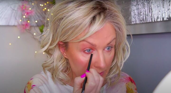 how to do light subtle everyday eye makeup for hooded eyelids, Hooded eye makeup tutorial
