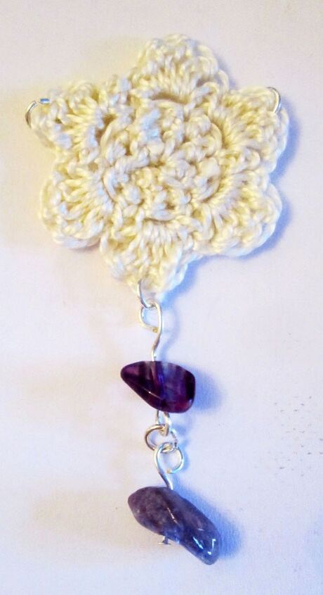 how to turn a crocheted flower into a necklace