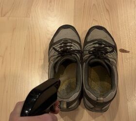 kill odors in your shoes with vinegar