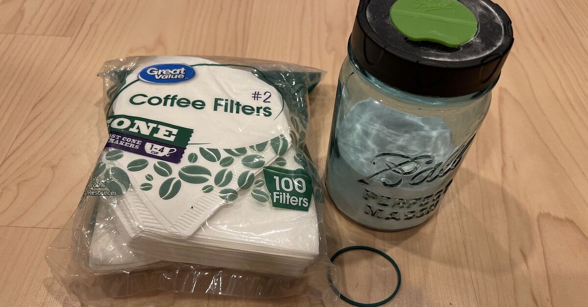 Deodorize Your Shoes With Baking Soda Upstyle deodorize-your-shoes-with-baking-soda-upstyle