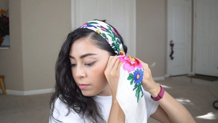 7 cute scarf hairstyles you can do quickly easily at home, Tying the scarf at the side