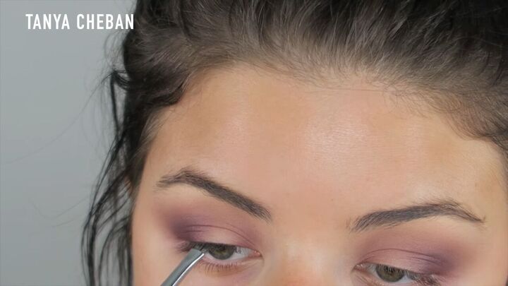 how to do a purple smokey eye for a glam spring summer look, Lining eyes with eyeliner