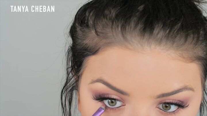 how to do a purple smokey eye for a glam spring summer look, Applying black gel eyeliner