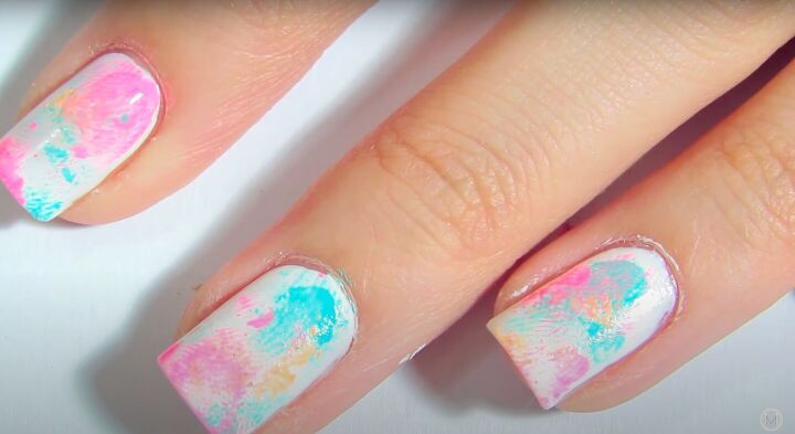 how to create cute nail art by painting nails with fingers, Creating nail art with fingers