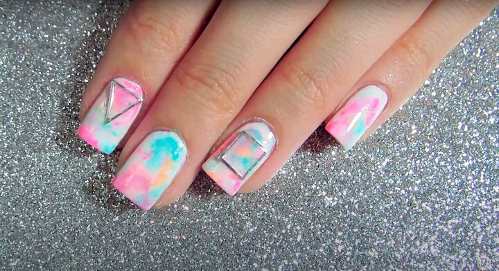how to create cute nail art by painting nails with fingers, Painting nails with fingers
