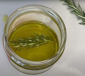 How To Make And Use An Effective Diy Rosemary Oil For Hair Upstyle 0125