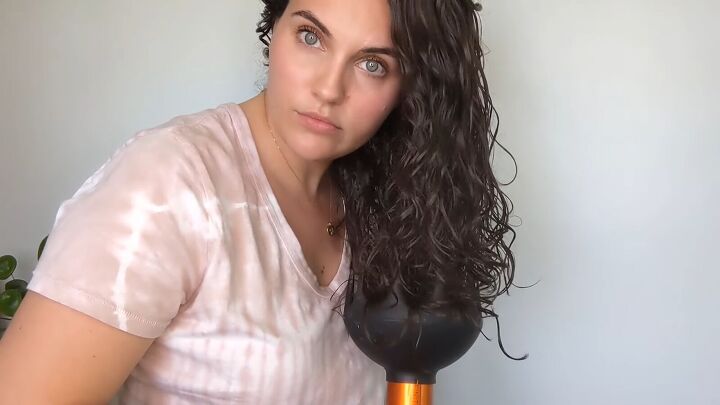 how to diffuse curly hair without frizz in 4 simple steps, The best way to diffuse curly hair