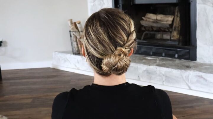 4 Cute Hairstyles With Wet Hair For When You re In A Rush Upstyle 4-cute-hairstyles-with-wet-hair-for-when-you-re-in-a-rush-upstyle