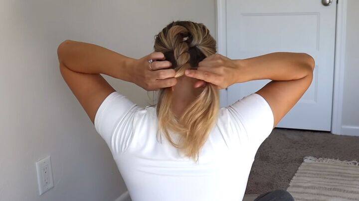 4 quick easy cute work hairstyles that look professional, Sectioning and twisting the ponytail