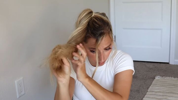 4 quick easy cute work hairstyles that look professional, Twisting ponytail away from the face