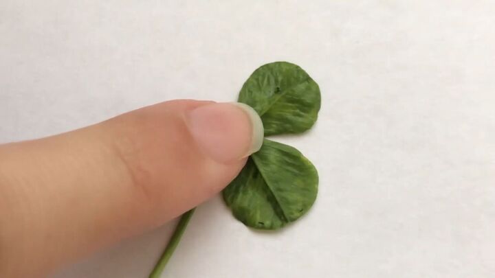 how to easily make lucky resin flower jewelry using clovers, Flattening the clovers