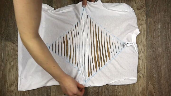 how to create a diamond with t shirt cutting weaving braiding, Stretching out the t shirt strips