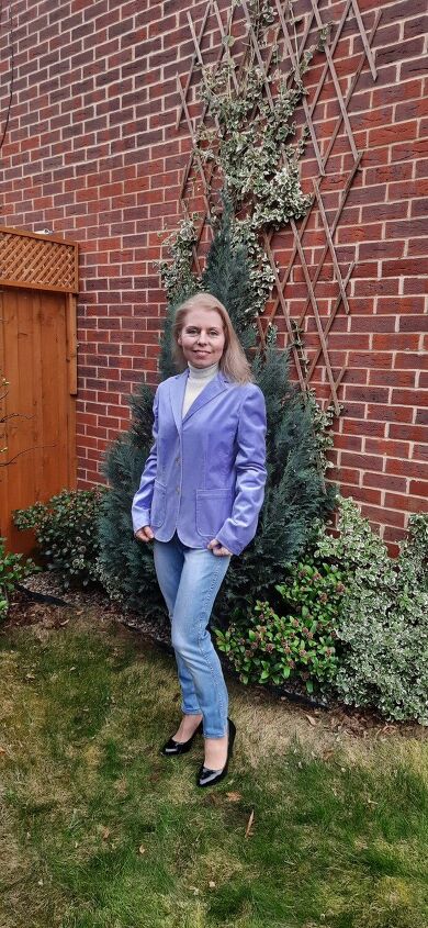 styling velvet jackets, Smart casual in blue with jeans