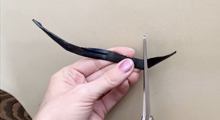 How to Make Your Own Ring From Recycled Vinyl Records | Upstyle