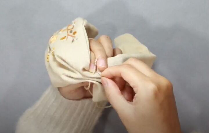 how to make a cute diy knotted headband with embroidery, Pinching the fabric in the middle