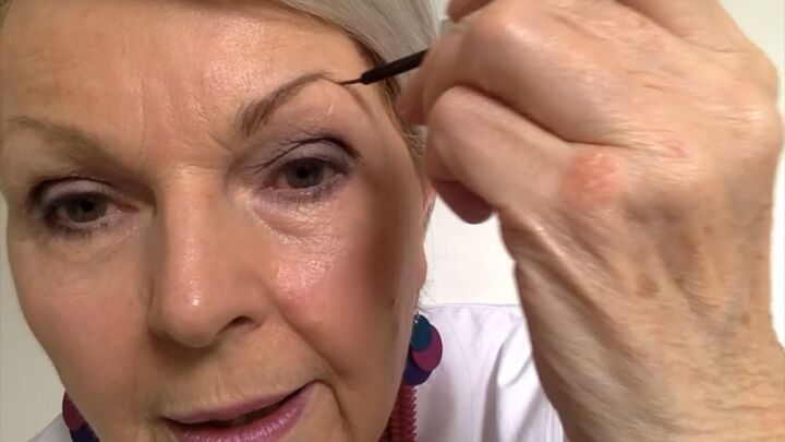 how best to measure groom shape eyebrows for older women, How to fill in mature eyebrows