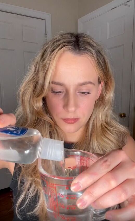 6 genius diy makeup hacks plus how to make your own setting spray, How to make a DIY setting spray