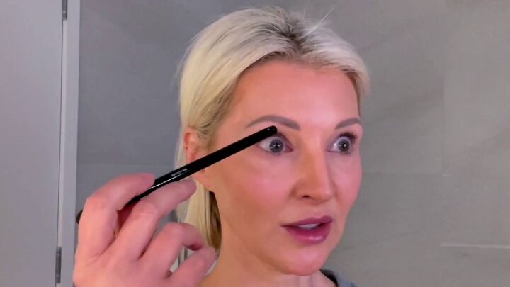 how to do easy flattering hooded eye makeup over 50, Identifying if you have hooded eyes