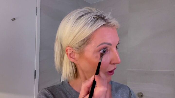 how to do easy flattering hooded eye makeup over 50, Lining underneath the eyes with eyeshadow