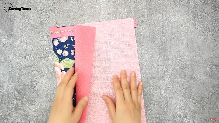 how to sew a cute diy cosmetic bag for carrying makeup, Pinning the zipper in place