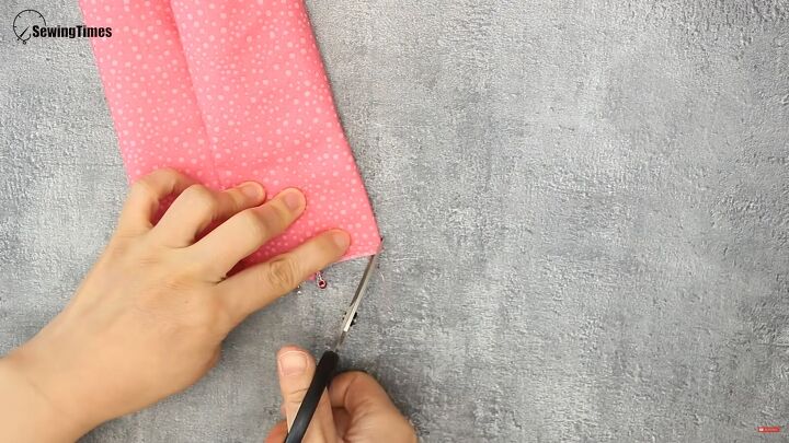 how to sew a cute diy cosmetic bag for carrying makeup, How to make a cosmetic bag