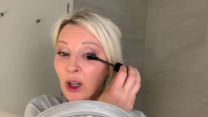 looking for quick glam try this get ready with me makeup tutorial, Applying mascara