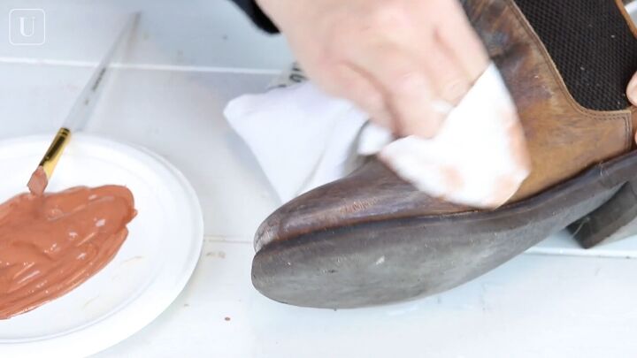 how to restore leather boots at home in 6 simple steps, Rubbing in the fabric paint as a stain