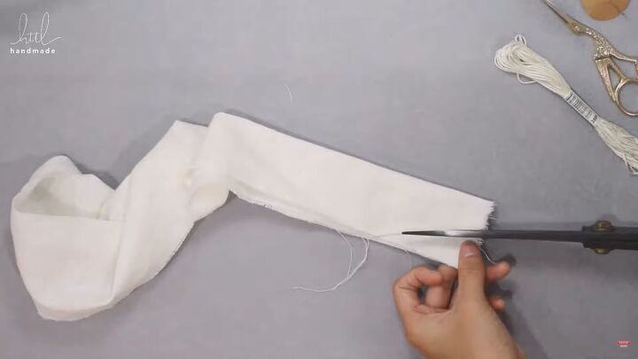 how to make a cute diy scrunchie headband with linen fabric, Snipping the edges symmetrically