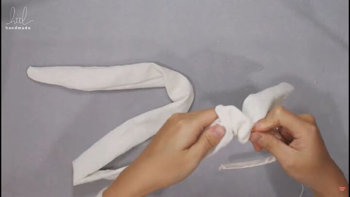 how to make a cute diy scrunchie headband with linen fabric, Scrunching the white linen fabric