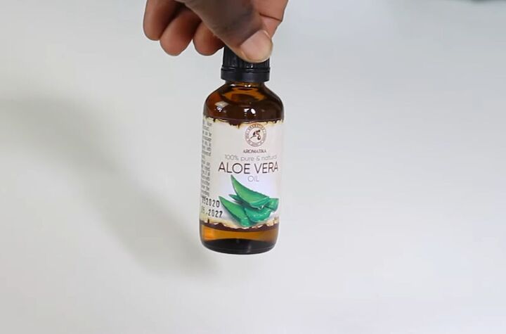 suffering from hair loss try this 5 ingredient diy hair growth spray, How to make aloe vera spray for hair growth