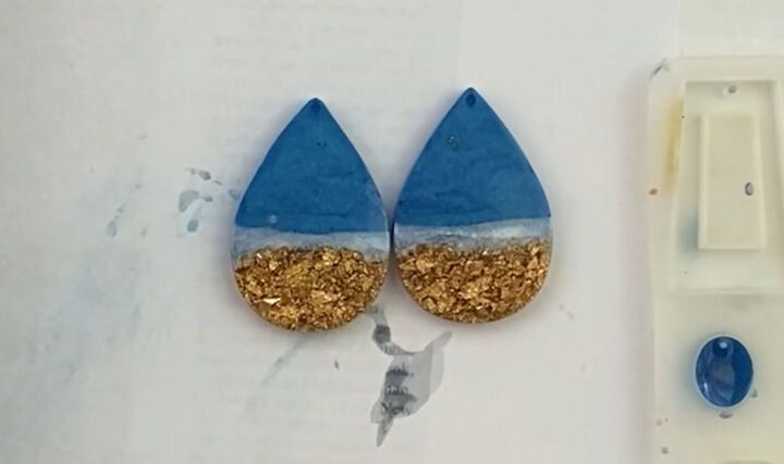 how to make pretty resin ocean wave earrings with gold foil, Resin beach scene earrings