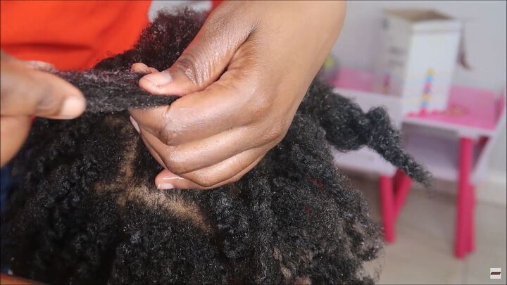 how to make detangling hair spritz with rosemary hibiscus tea, Detangling the ends with fingers
