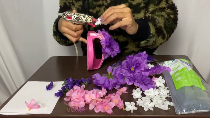 3 unique easy ways to make cute diy slides for summer, Gluing the flowers with a hot glue gun
