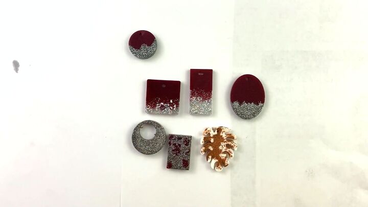 how to make pretty glitter resin jewelry with fine glitter embeds, Glitter resin jewelry pieces