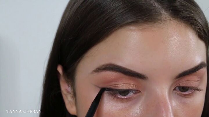 how to recreate kim kardashian s makeup complete with contour, Drawing a wing with matte black eyeshadow