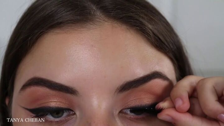 how to recreate kim kardashian s makeup complete with contour, Applying false lashes