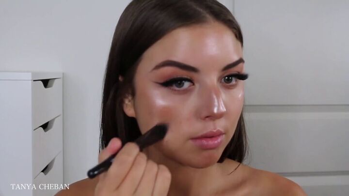 how to recreate kim kardashian s makeup complete with contour, Applying a liquid shimmer before foundation