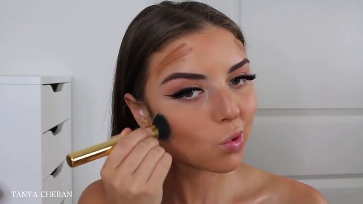 how to recreate kim kardashian s makeup complete with contour, Blending the contour with a brush