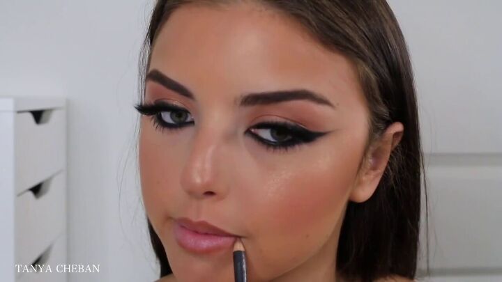 how to recreate kim kardashian s makeup complete with contour, Lining the lips with pencil