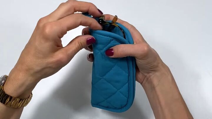 how to make a unique diy eyeglass case out of a 1 potholder, How to make an eyeglass case