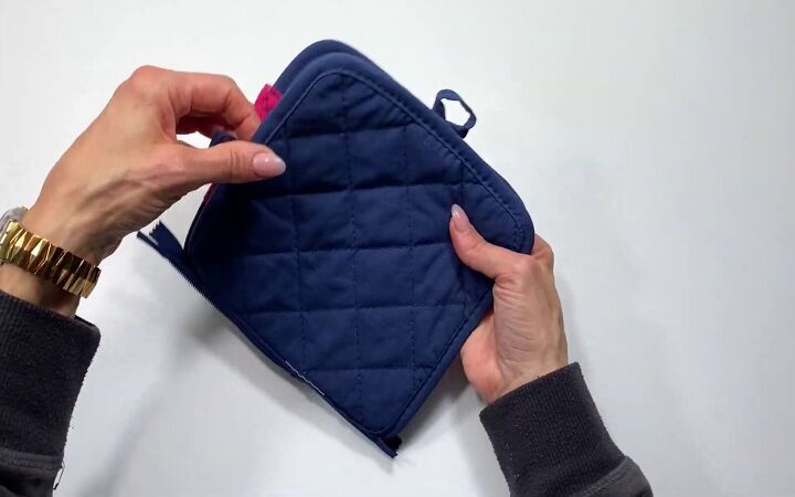 how to sew a cute zipper pouch using 2 dollar store potholders, Folding and clipping the zipper pouch