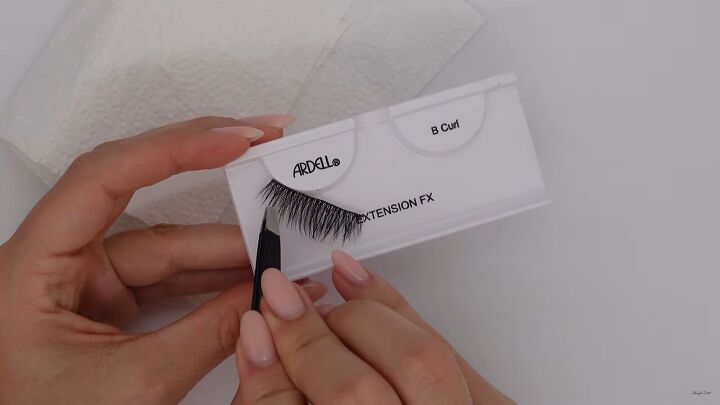 how to clean false lashes easily safely so you can reuse them, How to keep the shape of eyelashes