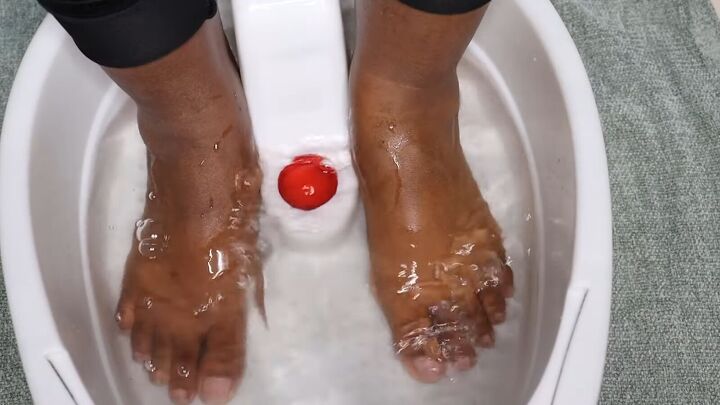 how to use epsom salt for feet 7 steps to baby soft skin, Soaking feet in Epsom salt