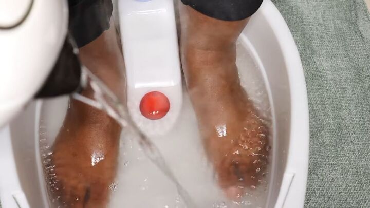 how to use epsom salt for feet 7 steps to baby soft skin, How long to soak feet in Epsom salt